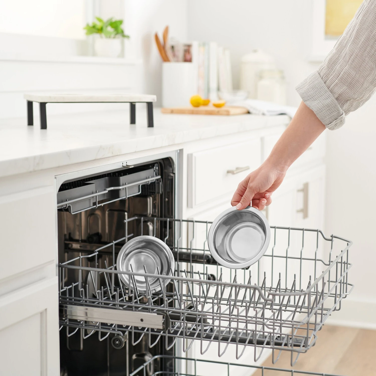 Frisco Marble Elevated Stainless Steel Double Diner Dog & Cat Bowls Frisco Marble Elevated Stainless Steel Double Diner Dog & Cat Bowls -Frisco Sales Store 277559 PT6. AC SS1800 V1630357588