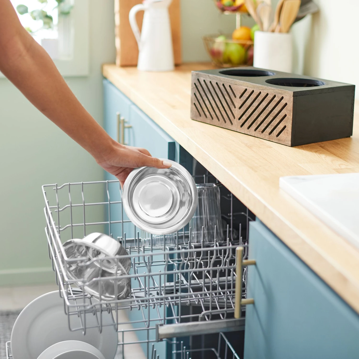 Frisco Premium Wood Elevated Stainless Steel Double Diner Dog & Cat Bowl, Black, 3 Cup Frisco Premium Wood Elevated Stainless Steel Double Diner Dog & Cat Bowl, Black, 3 Cup -Frisco Sales Store 331509 PT6. AC SS1800 V1657656894